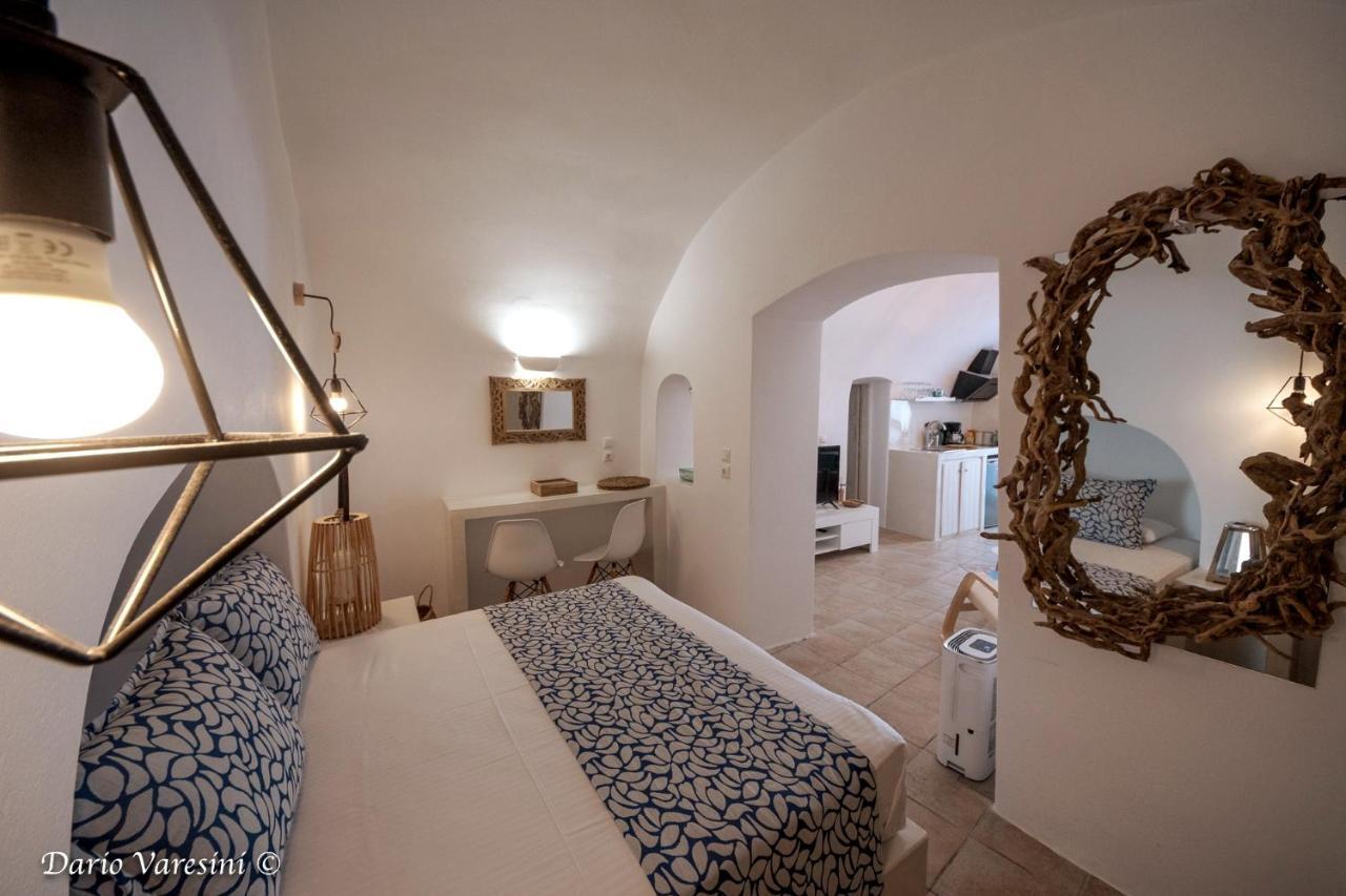 Вилла Santorinian Lava House Пиргос Экстерьер фото