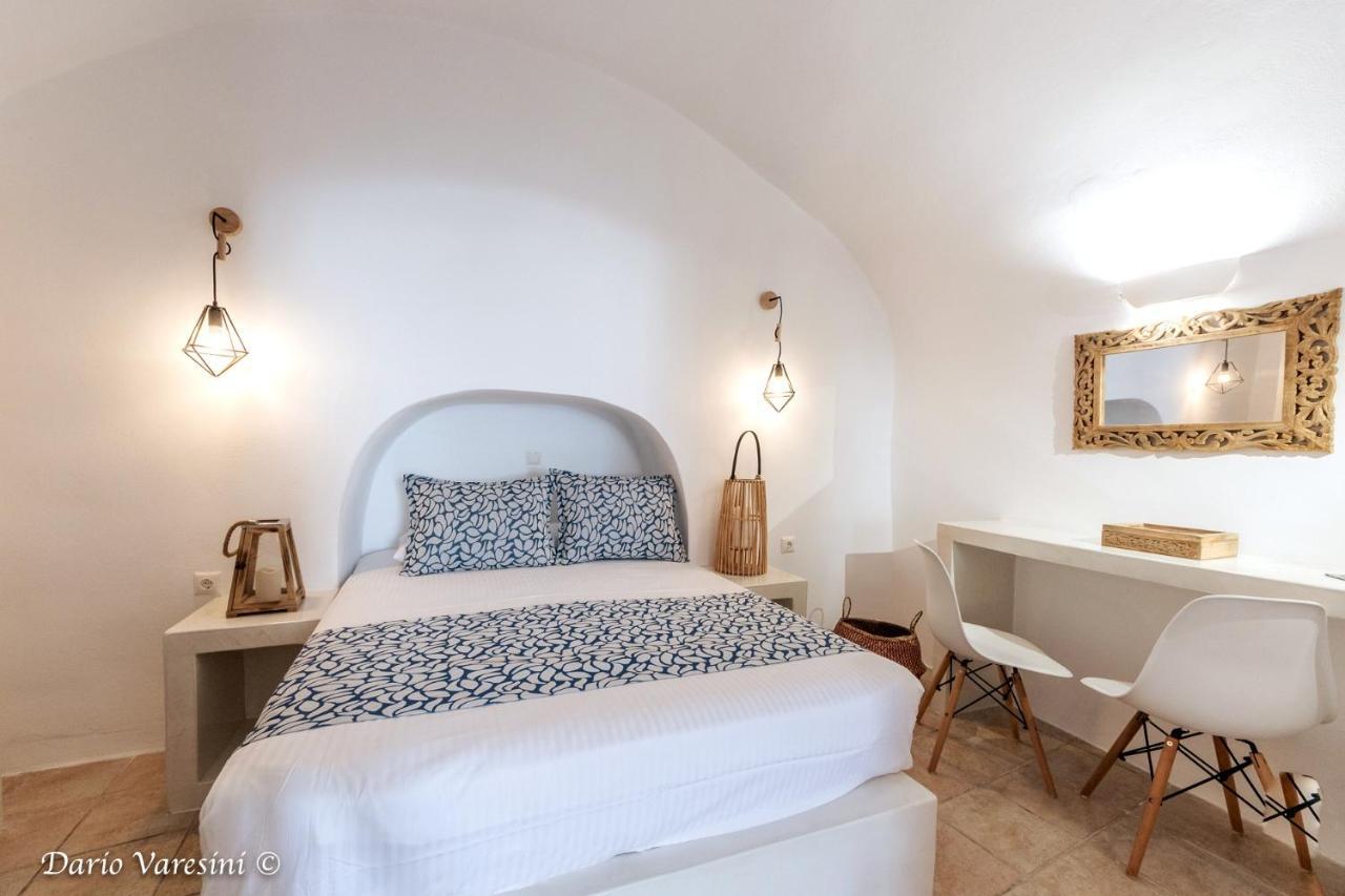Вилла Santorinian Lava House Пиргос Экстерьер фото